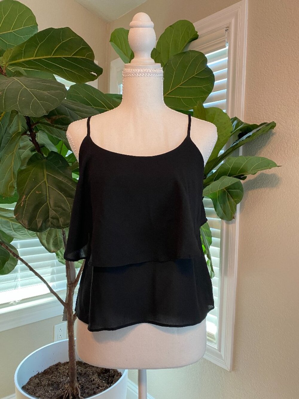 Black Cropped Top XS Criss Cross Back Spaghetti Strap Layered Y2K Going Out